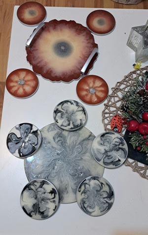 Set, suport de cesti de cafea și ibric din rășină, lucrate manual. - imagine 2