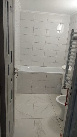 Apartament,  Doua camere, Decomandat, zona Nufarul - imagine 2