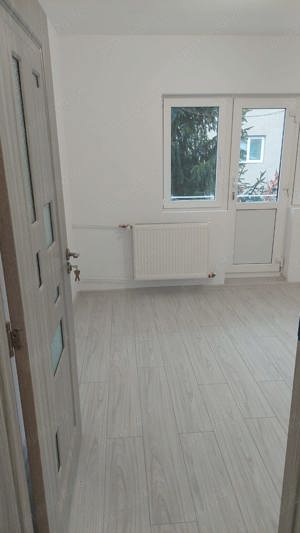 Apartament,  Doua camere, Decomandat, zona Nufarul - imagine 4