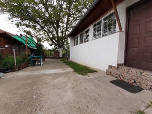 Vand casa solida cu anexe, curte si gradina mare in Vinga - imagine 3