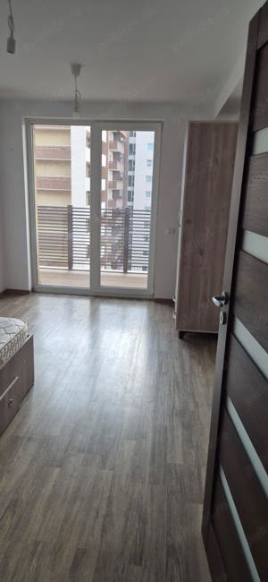 Închiriez apartament 3 camere zona Urban Coresi