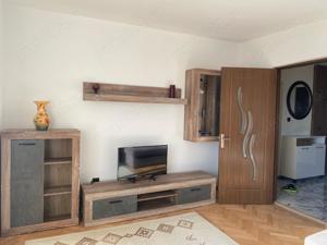 Inchiriez apartament cu 3 camere, decomandat (+ garaj), zona Spitalul Judetean - imagine 6