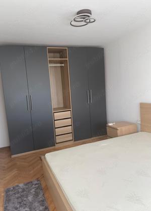 Inchiriez apartament cu 3 camere, decomandat (+ garaj), zona Spitalul Judetean - imagine 10