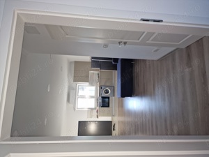 închiriez apartament cu 3 camere  - imagine 2