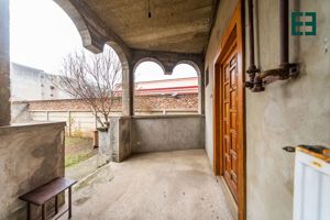 Apartament la casă cu 4 camere în zonă centrală - imagine 8