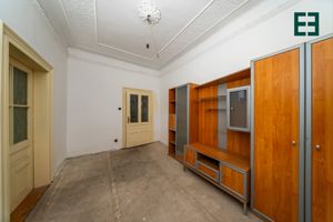 Apartament la casă cu 4 camere în zonă centrală - imagine 3