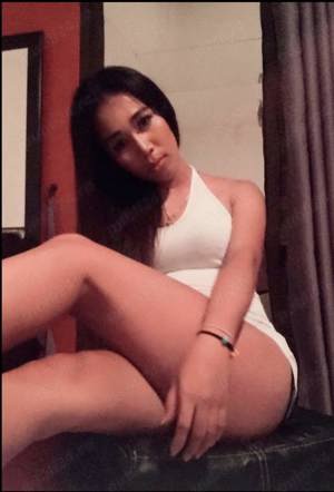 Lia, transsexuală exotică asiatică.