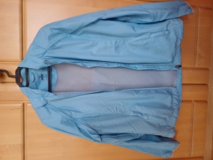 Vand jacheta sport, M, 2 în 1. Se poate transforma în vesta. E în stare perfectă