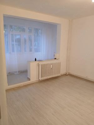 Persoană fizică vând apartament 2 camere decomandat conf 1 