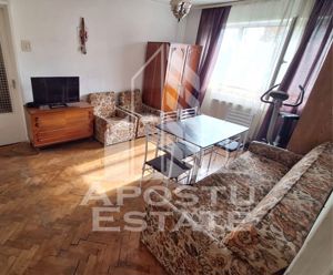 Apartament cu 3 camere, semidecomandat, centrala proprie, zona Iosefin - imagine 3