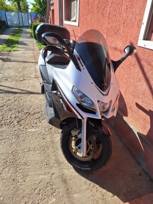 Moto aprilia 850 scuter - imagine 4