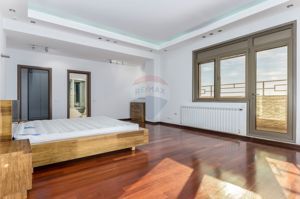 Penthouse de Lux cu Acces Direct din Lift și Terasă Spectaculoasă - imagine 15