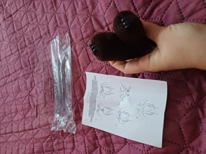 Vand accesoriu de prins parul, nou, de la Avon