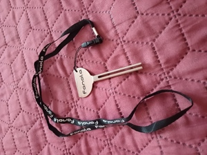 Vand cheita de rulat tubul de vopsea, pasta de dinți etc