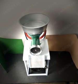 Moara de Tocat Carne Automata cu Motor Electric   Putere si Eficienta pentru Gospodaria Ta - imagine 2