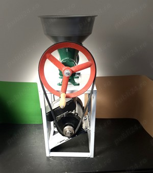 Moara de Tocat Carne Automata cu Motor Electric   Putere si Eficienta pentru Gospodaria Ta - imagine 4