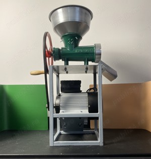 Moara de Tocat Carne Automata cu Motor Electric   Putere si Eficienta pentru Gospodaria Ta - imagine 3
