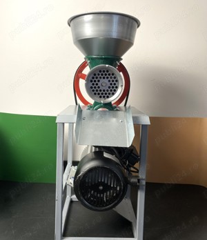 Moara de Tocat Carne Automata cu Motor Electric   Putere si Eficienta pentru Gospodaria Ta - imagine 5