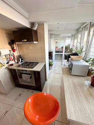 De vanzare apartament cu 4 camere - imagine 2