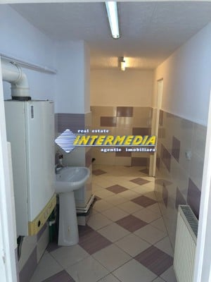 Spatiu comercial 70 mp. de inchiriat in Alba Iulia CETATE vad bun - imagine 5