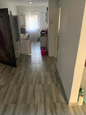 Inchiriez apartament 3 camere 