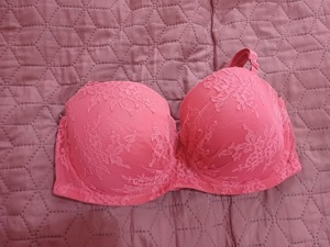 Vand sutien roz 80D H&M in stare impecabilă