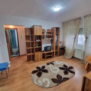 De inchiriat apartament 3 camere