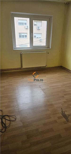 Apartament cu 4 camere etaj 2 decomandat zona Lipovei - imagine 12