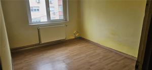 Apartament cu 4 camere etaj 2 decomandat zona Lipovei - imagine 14