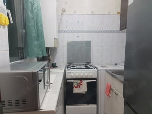 Apartament doua camere nedecomandat confort trei etaj doi, renovat, mobilat si utilat, liber Milcov  - imagine 6