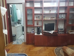 Apartament doua camere nedecomandat confort trei etaj doi, renovat, mobilat si utilat, liber Milcov  - imagine 5