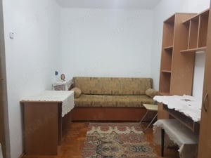 Apartament doua camere nedecomandat confort trei etaj doi, renovat, mobilat si utilat, liber Milcov  - imagine 4