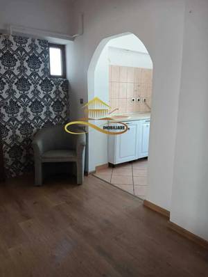 **Închiriez apartament 3 camere, central** - imagine 7