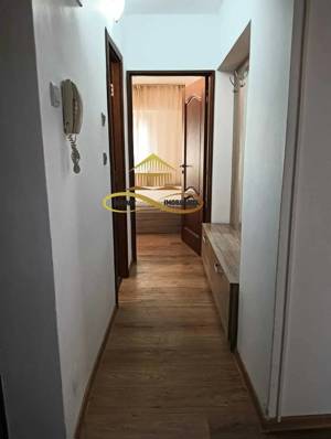 **Închiriez apartament 3 camere, central** - imagine 13