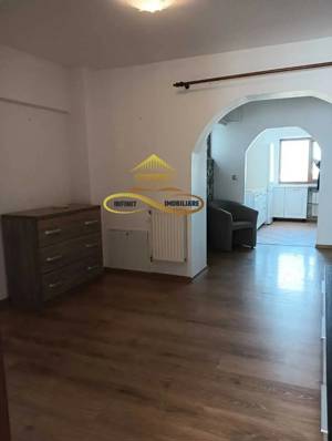 **Închiriez apartament 3 camere, central** - imagine 8