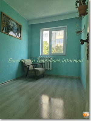 Apartament 3 camere de vanzare zona KM 4-5 - imagine 3