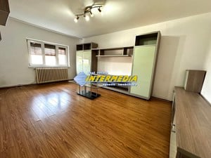 Apartament 3 camere 68 mp decomandat etaj 1 de vanzare in Cetate zona Mercur 