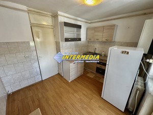 Apartament 3 camere 68 mp decomandat etaj 1 de vanzare in Cetate zona Mercur  - imagine 3