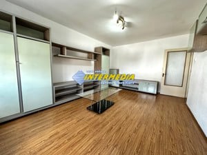 Apartament 3 camere 68 mp decomandat etaj 1 de vanzare in Cetate zona Mercur  - imagine 8