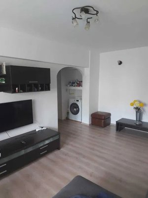 Apartament de 2 camere, 55 mp, AC, balcon, zona Basarabia  - imagine 2