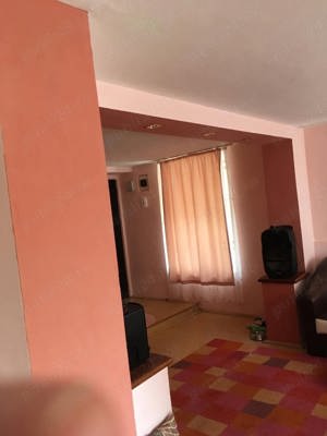 Apartament cu trei camere, zona centrală și liniștită, la vila  - imagine 2