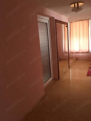 Apartament cu trei camere, zona centrală și liniștită, la vila  - imagine 3