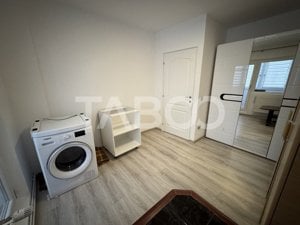 Apartament decomandat 3 camere 2 bai 2 balcoane etaj 3 Strand Sibiu - imagine 12