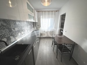 Apartament decomandat 3 camere 2 bai 2 balcoane etaj 3 Strand Sibiu - imagine 3