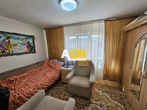 Apartament 3 camere, etaj 1, zona Piata Cetate - imagine 3