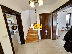 1/2 Duplex mobilat, utilat, 4 camere, pivnita, 200 mp teren - imagine 2