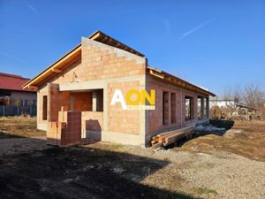 Casa semifinisata, 4 camere, 2 bai, 448 mp teren, zona Alba - Micesti - imagine 2