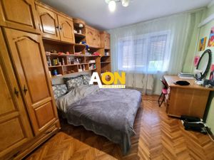 De vanzare apartament 3 camere, zona Piata, Cetate - imagine 4