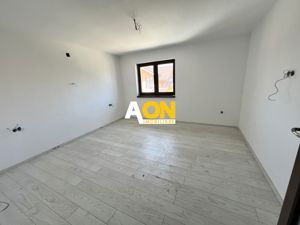 Casa individuala cu 4 camere, 2 bai, terasa, 800mp teren, Sp+P+1E - imagine 9