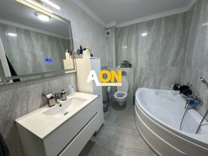 Apartament ultrafinisat in hotel, mobilat-utilat lux, Booking activ - imagine 6